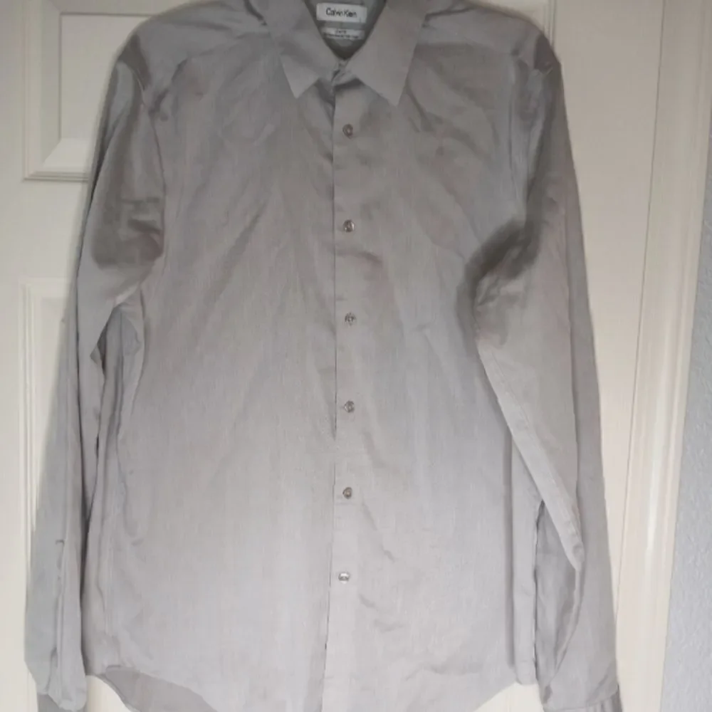 Calvin Klein DressShirtMens 16 1/2 34/35 SilverGrayL/Sl SlimFitNonIron ButtonUp.
